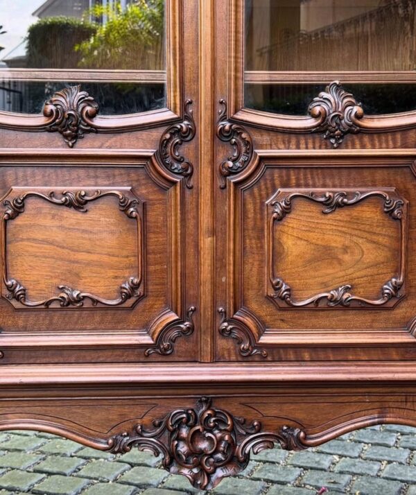 Chinioti Wooden Showcase – Luxury Hand-Carved Display Cabinet by JJ Furniture - Image 4