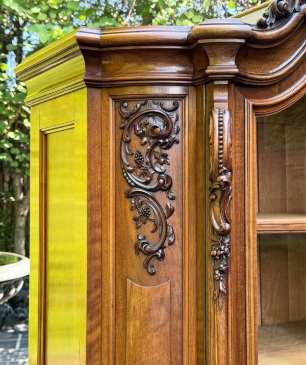 Chinioti Wooden Showcase – Luxury Hand-Carved Display Cabinet by JJ Furniture - Image 3